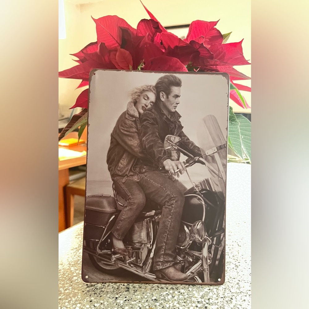 JAMES DEAN AND MARILYN MONROE RIDING A MOTORCYCLE.